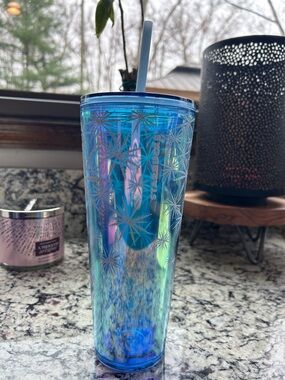 EUC Starbucks Iridescent Blue-Green Cold Cup with Starburst snowflake Pattern